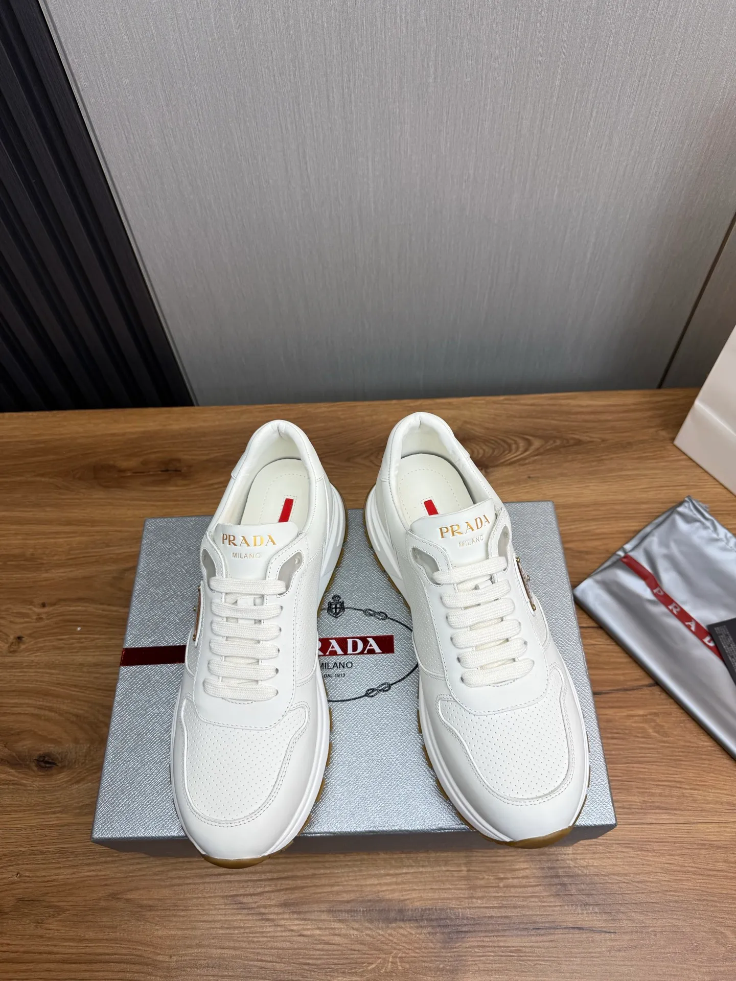 Men's shoes 💰580💰 [PRADA] Men's shoes are popular in the counter, official website is synchronized, 1 high-quality shipment ✔️Original cowhide punching + cowhide lining, 1🆚1 replica, original sole, 38-45 (45 customized, non-refundable)